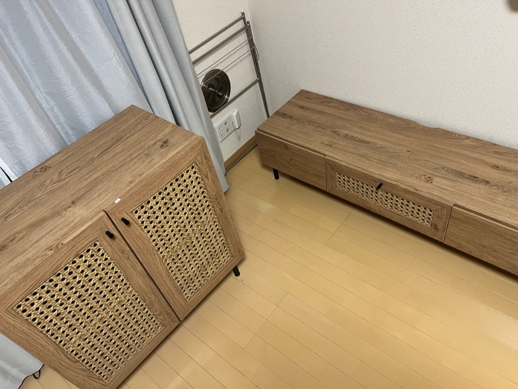 板橋区、LOWYAのテレビ台と棚の組み立て代行